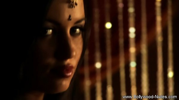 Brünette Göttin Exotische Tanzkönigin