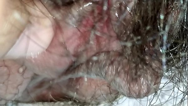 Incredibile ragazza teenager si spoglia in modo amatoriale