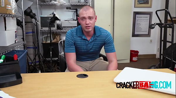 Sub Cracker ha bisogno di lavoro come agente di casting queer nero