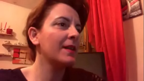 Incroyables bas super fétichistes et robe résille pour votre salope italienne