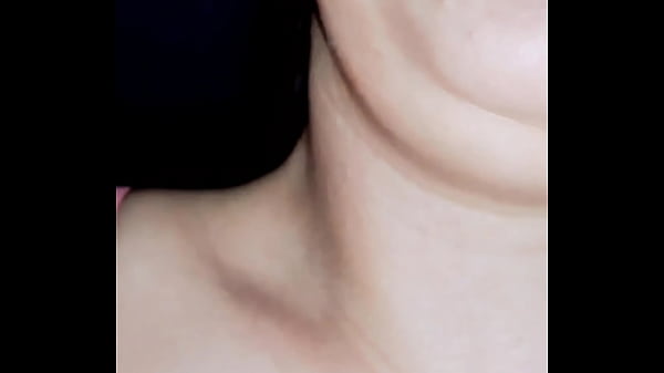 Il mio capo mi scopa riccamente, mentre io chiamo cornuto il mio ragazzo