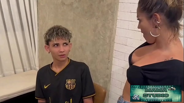 Mama Studio in: Ich habe meine ungezogene Stiefmutter gefickt, damit sie meinem Vater nicht erzählt, dass sie mich beim Abendessen beim Anschauen von Pornos erwischt hat