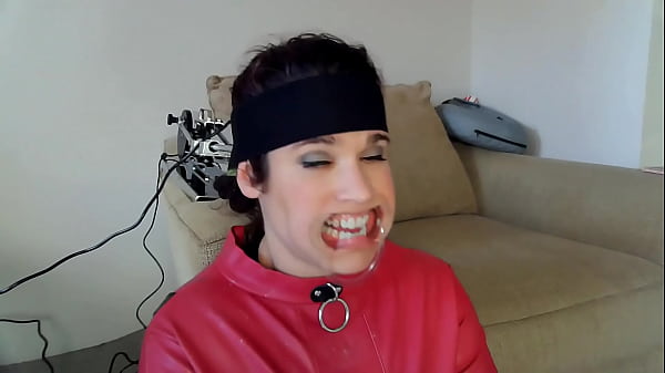 La testa della moglie attaccata a una macchina del cazzo = il miglior pompino di SEMPRE