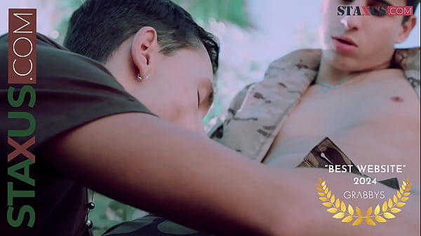 STAXUS :: Mein Lehrer weiß, wie man beim Wachen Spaß hat. (ARMEE-AKADEMIE)