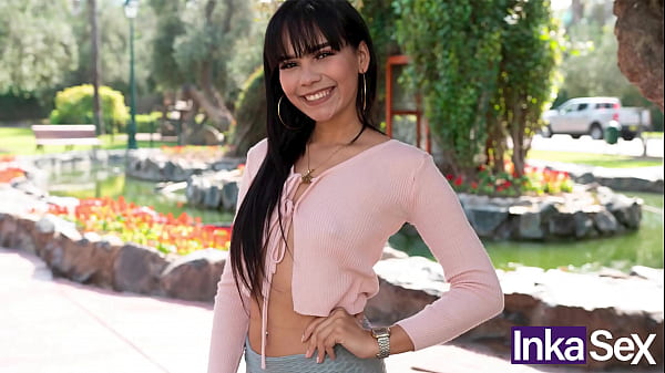 性感异国情调的青少年姿势