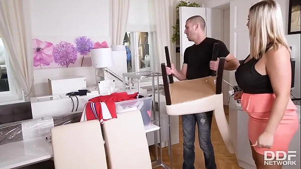 Pawg 妈妈费利西亚·三叶草 |成熟的女孩|妈妈们|牧师|线控制动