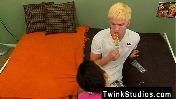 Gay XXX Ein kalorienreicher Griff verlangt danach, verbrannt zu werden, und das ist es